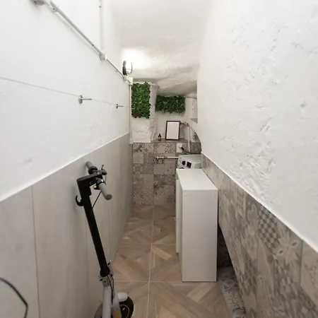 Minicasa Di Lusso Con Lavanderia E Ricarica E-bike Appartamento